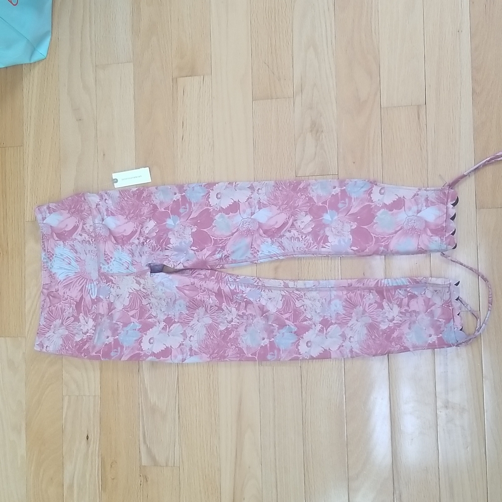 Anthropologie daily practice floral capri leggings